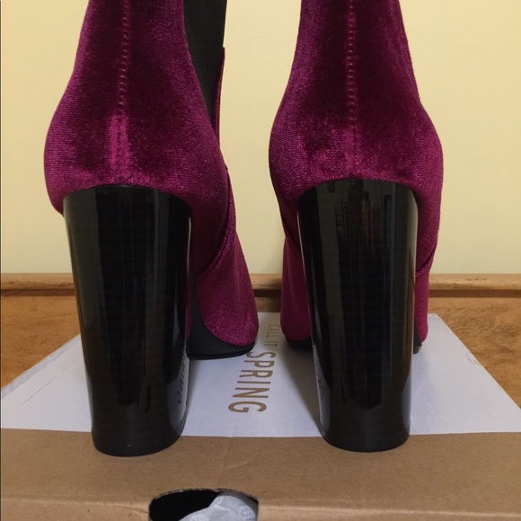 Call It Spring ankle boots. Size 8 Burgundy - Picture 5 of 7
